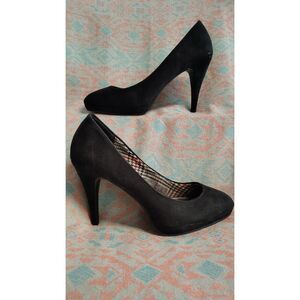 Fioni Women's size 8W black Suede with Plaid Lining Pumps‎